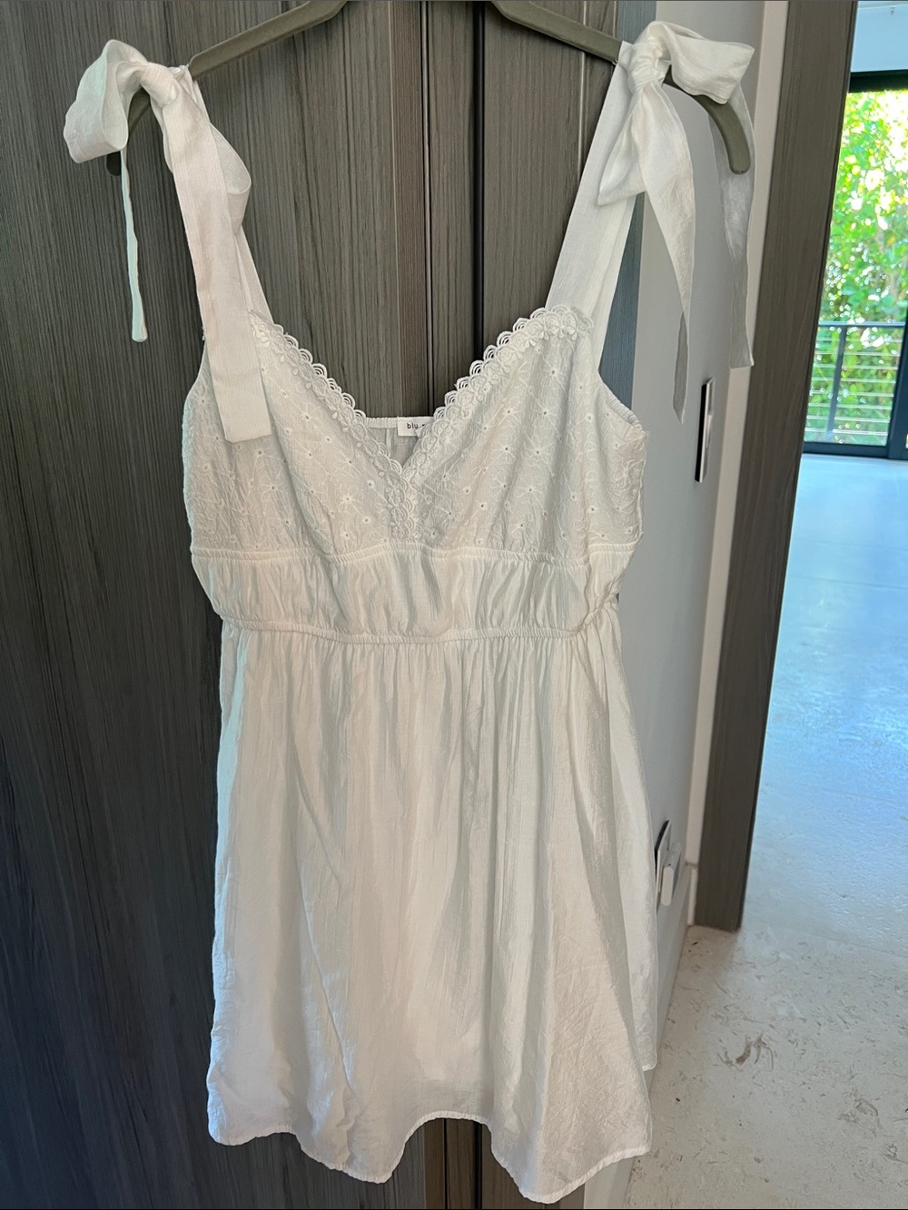 NEW $98 BLU PEPPER Nordstroms white eyelet bows mini dress M - Picture 2 of 9